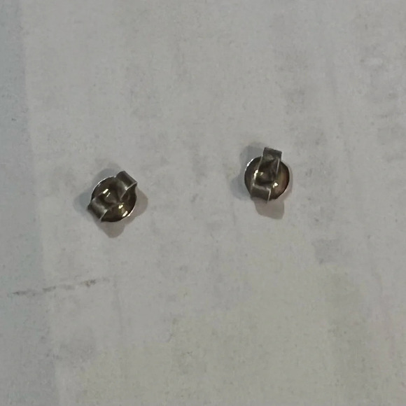 Yasemin Ozeri  Heart Shaped 925 Silver Stud Earrings NWOB - Picture 7 of 7